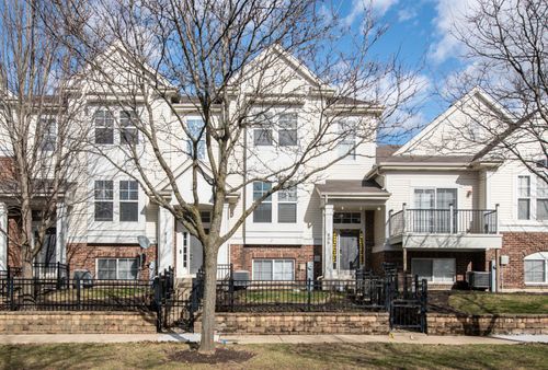 417 Plaza Pl, Aurora, IL, 60504-4403 | Card Image