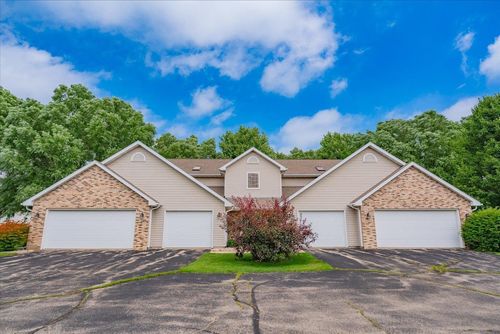 unit-1-492 Cledell St, Oregon, WI, 53575-3655 | Card Image