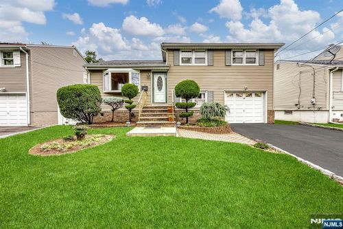 37 Cedar Dr, Rochelle Park, NJ, 07662-3201 | Card Image