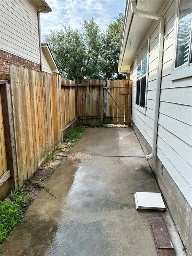 2827 Cypress Island Dr, House other with 4 bedrooms, 2 bathrooms and 2 parking in Houston TX | Image 25