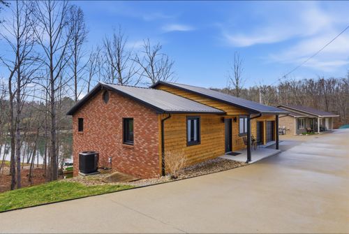 1063 Cliffs Edge Rd, East Bernstadt, KY, 40729-6556 | Card Image