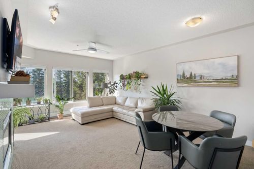 325-30 Discovery Ridge Close Sw, Calgary, AB, T3H5X5 | Card Image