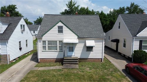 20801 Franklin Rd, Maple Heights, OH, 44137-2049 | Card Image