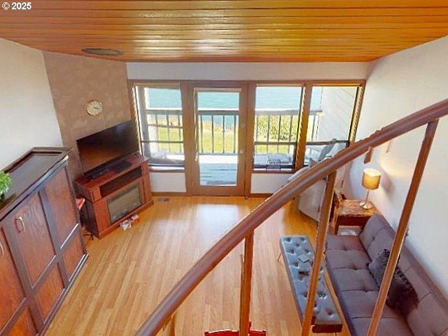 Living Room | Image 22