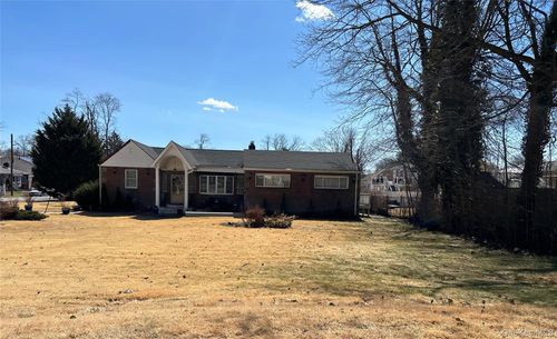 38 Hilltop Ln, Wheatley Heights, NY, 11798-1304 | Card Image