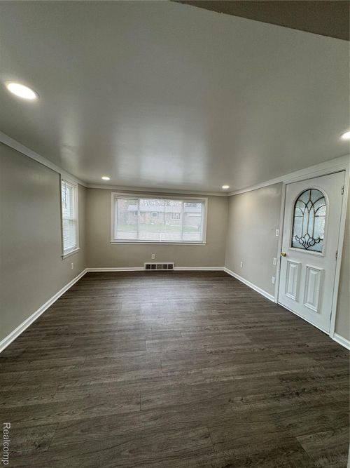 19232 Brandt St, Roseville, MI, 48066-1066 | Card Image