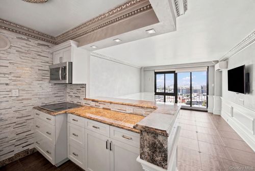 25-40 Shore Blvd, Astoria, NY, 11102 | Card Image