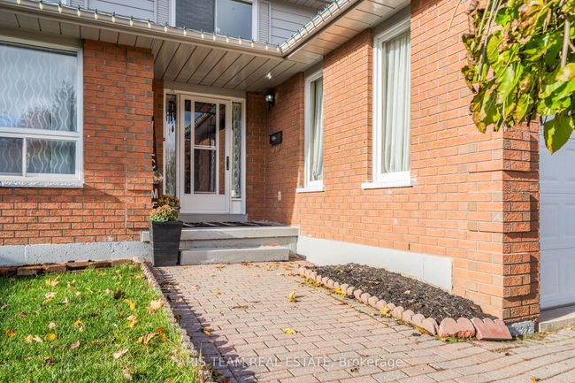 17 Carmichael Crt, House other with 4 bedrooms, 4 bathrooms and 4 parking in Orillia ON | Image 4