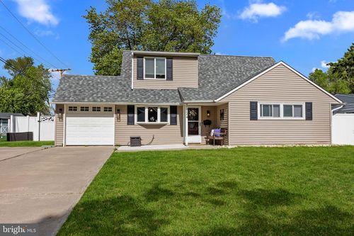 124 Highland Park Dr, LEVITTOWN, PA, 19056-1162 | Card Image