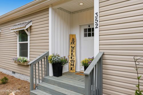 352 Perry Smith Ln, Caryville, TN, 37714-3287 | Card Image