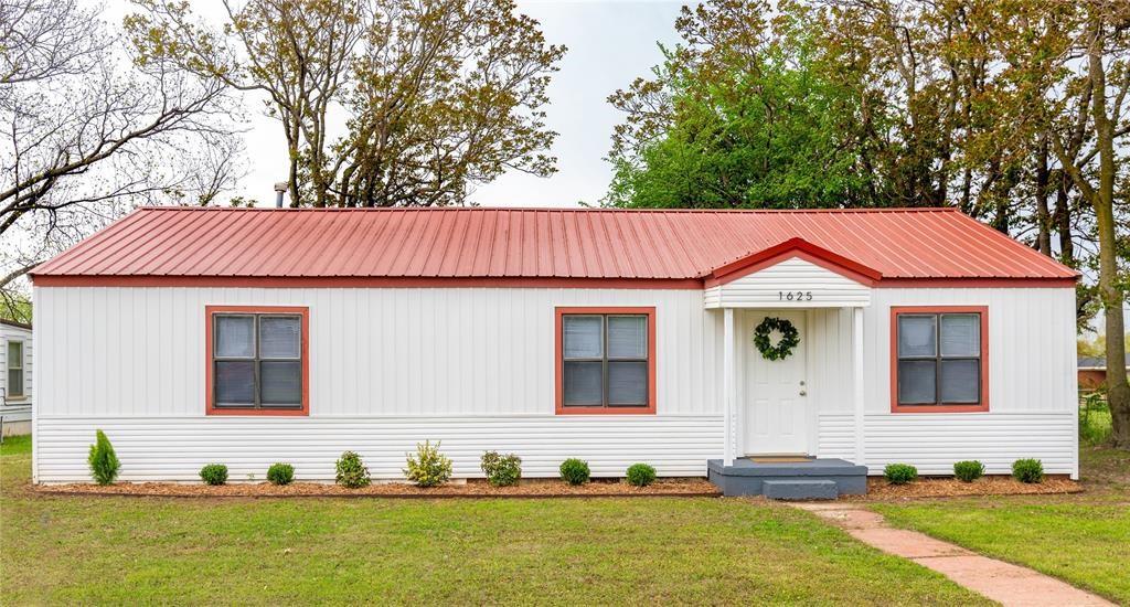 Montana Ave, Chickasha, OK 73018