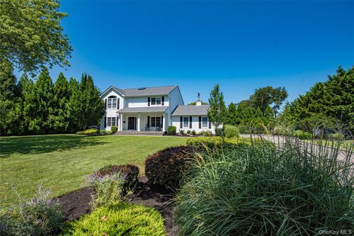 15 Cedar Avenue Ext, Islip, NY, 11751-4615 | Card Image