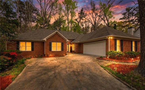 601 Cobblestone Ln, Stone Mountain, GA, 30087-5311 | Card Image