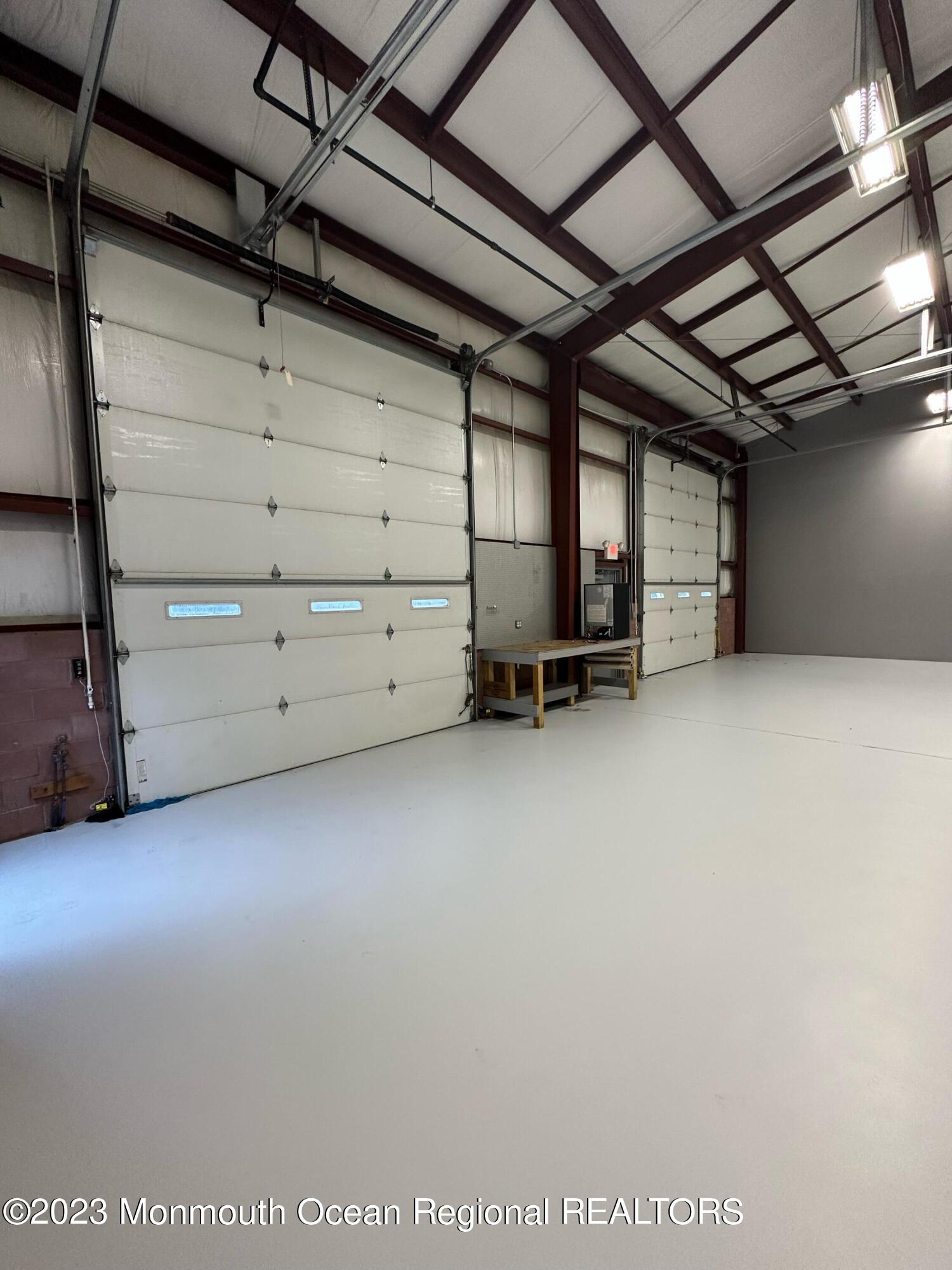 Commercial Lease in Jackson 5