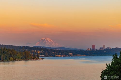 8553 Ne Juanita Dr, Kirkland, WA, 98034-3524 | Card Image