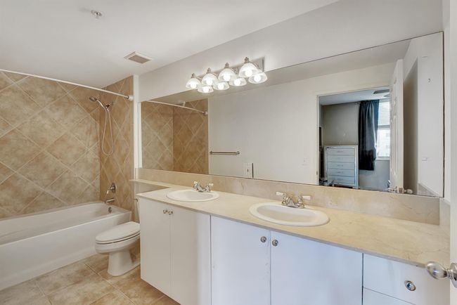 APT-606 - 804 E Windward Way, Condo with 2 bedrooms, 2 bathrooms and null parking in Lantana FL | Image 9