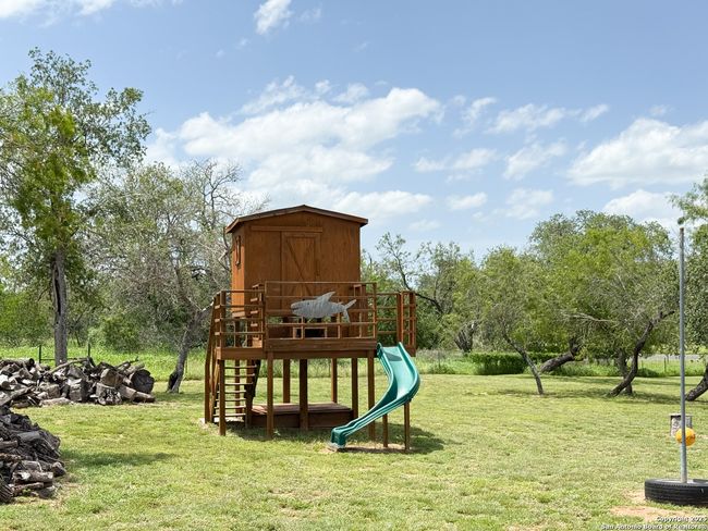 227 River Bluff Dr, House other with 5 bedrooms, 3 bathrooms and null parking in Lytle TX | Image 9