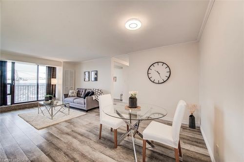 1504-81 Church St, Kitchener, ON, N2G4M1 | Card Image