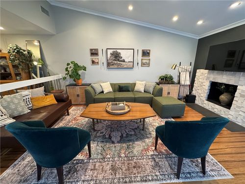 4-10141 Valley Circle Blvd, Chatsworth, CA, 91311 | Card Image