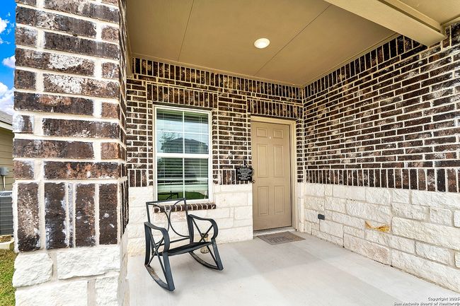 201 Legendary Trail Loop, House other with 5 bedrooms, 3 bathrooms and null parking in Floresville TX | Image 5