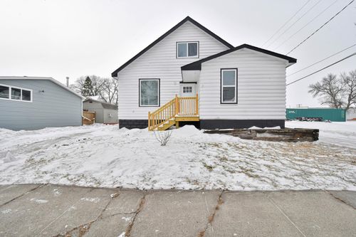 213 2nd St S, Wahpeton, ND, 58075-4707 | Card Image