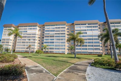 404 - 5108 Brittany Drive S, Condo with 2 bedrooms, 2 bathrooms and null parking in Saint Petersburg FL | Image 2