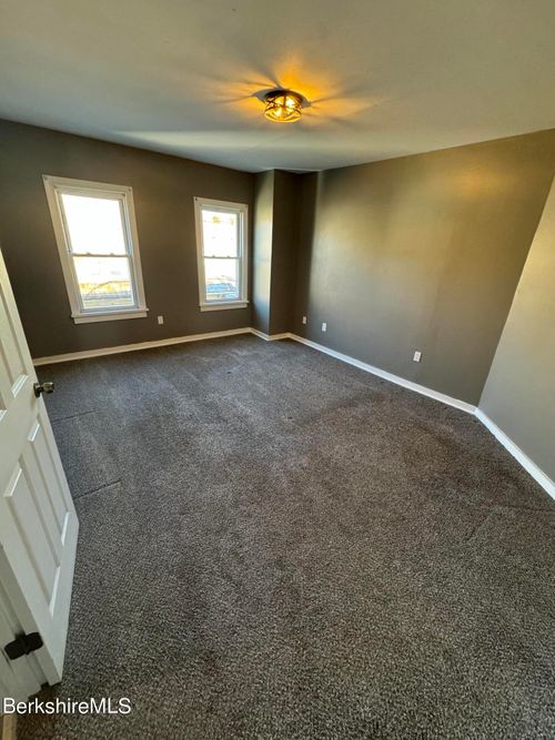 3c-88 Summer St, Adams, MA, 01220-1966 | Card Image