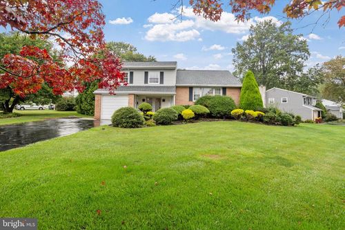 215 Surrey Rd, SOUTHAMPTON, PA, 18966-3348 | Card Image