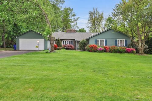 11 W Ridge Dr, West Hartford, CT, 06117-2064 | Card Image