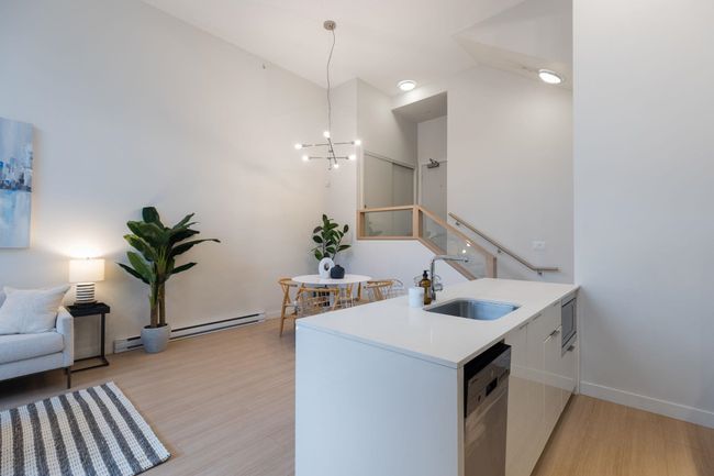 410 E 11 Th Avenue, Townhouse with 2 bedrooms, 2 bathrooms and 1 parking in Vancouver BC | Image 9