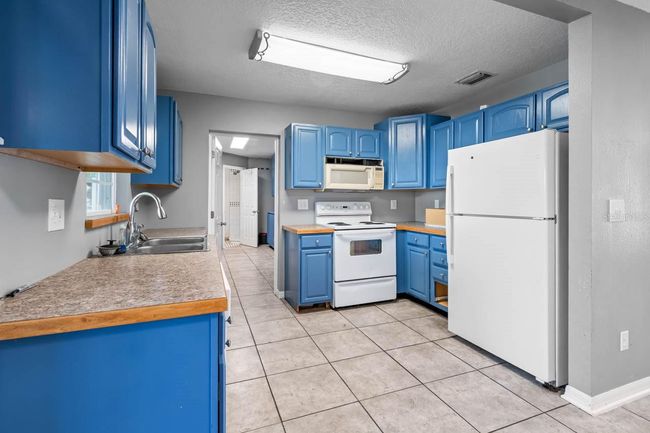 6208 Florida Cir E, House other with 2 bedrooms, 1 bathrooms and null parking in APOLLO BEACH FL | Image 7