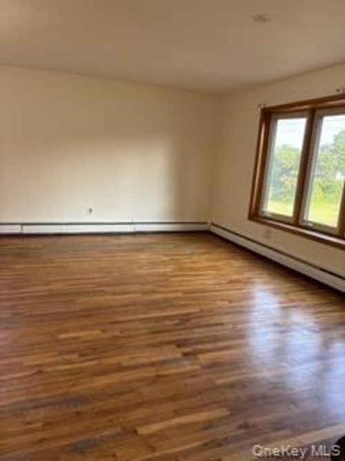 147 Truxton Rd, Dix Hills, NY, 11746-6827 | Card Image