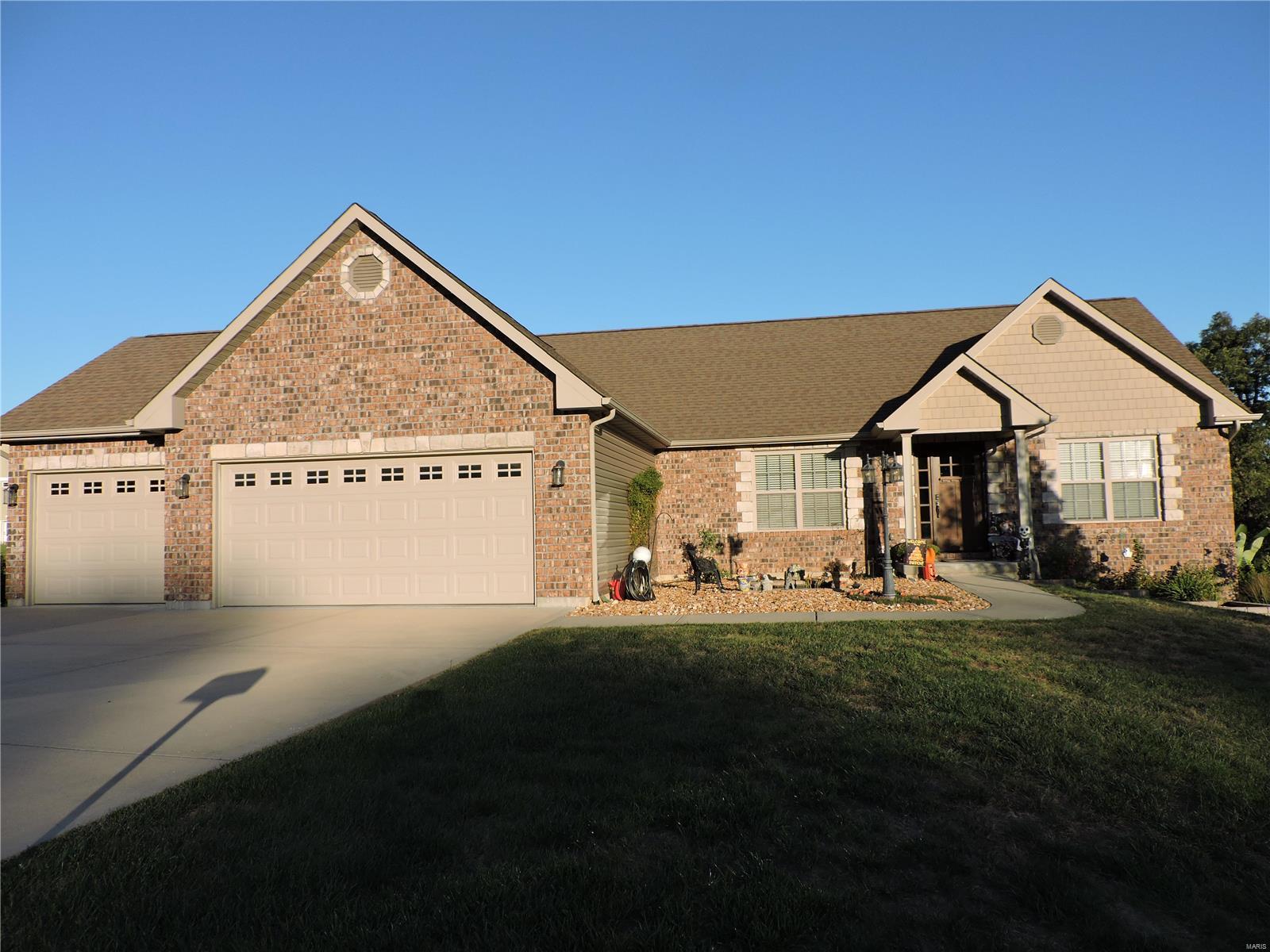 Rainbow Side Ct, Villa Ridge, MO 63089