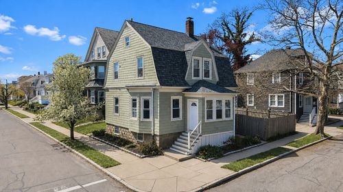 381 Park St, New Bedford, MA, 02740-4247 | Card Image