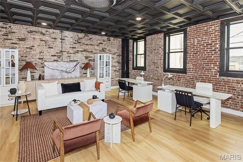 g-917 Broadway, Hannibal, MO, 63401-4200 | Card Image