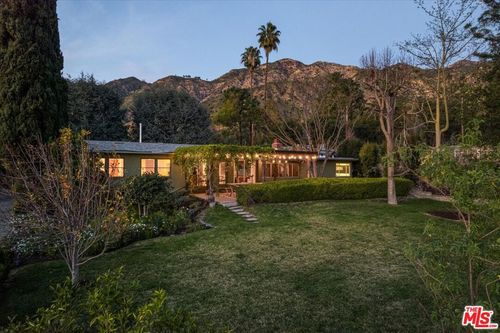 271 E Loma Alta Dr, Altadena, CA, 91001-4045 | Card Image