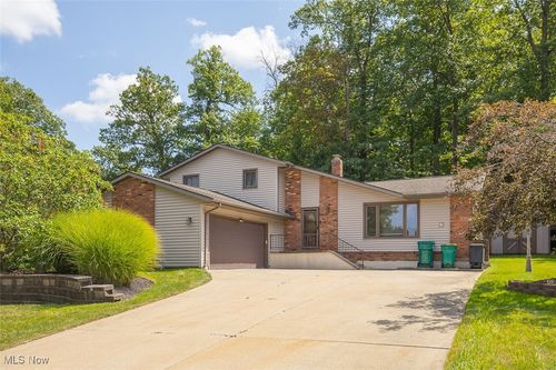 1450 Driftwood Dr, Seven Hills, OH, 44131-3025 | Card Image