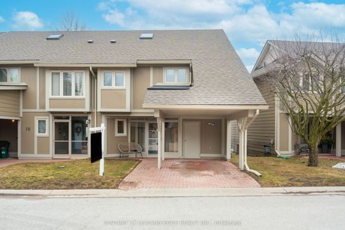 9-9 Davy Point Cir, Keswick, ON, L4P3H2 | Card Image