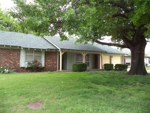 2620 Berkshire Way, The Village, OK, 73120-3405 | Card Image