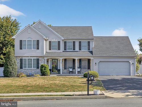 39 Sarah Ln, Mount Joy, PA, 17552-9677 | Card Image
