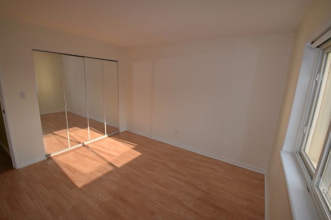 APT-3S - 9467 Bay Colony Dr, Condo with 2 bedrooms, 1 bathrooms and 1 parking in Des Plaines IL | Image 5