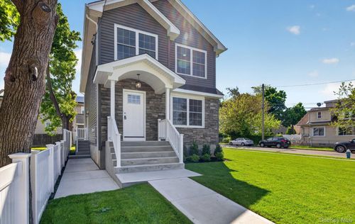 250 Bennett Ave, Hempstead, NY, 11550-1827 | Card Image