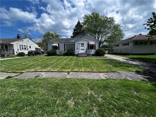 327 Beebe Avenue, Elyria, OH, 44035 | Card Image