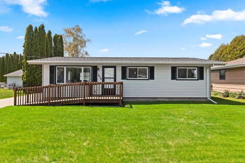 1610 Holly Dr, Manitowoc, WI, 54220 | Card Image