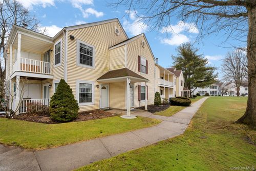 204 Fairview Cir, Middle Island, NY, 11953-2352 | Card Image