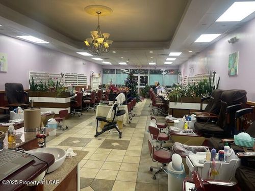 546 W Broad St, Hazleton, PA, 18201-6108 | Card Image