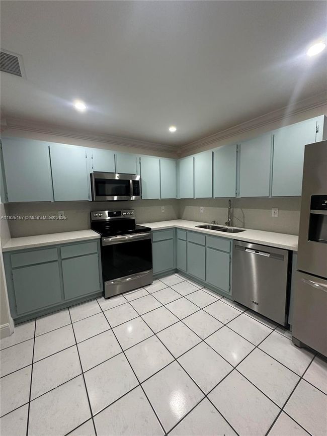 9510 Sw 151 St Ct, House other with 4 bedrooms, 3 bathrooms and null parking in Miami FL | Image 5