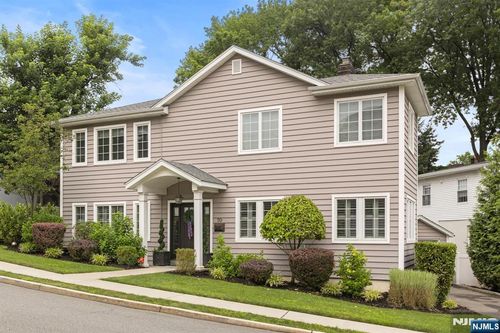 70 Cecelia Ave, Cliffside Park, NJ, 07010-2731 | Card Image