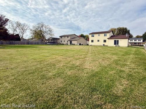 12143 Birchwood Ln, Grand Blanc, MI, 48439-1641 | Card Image