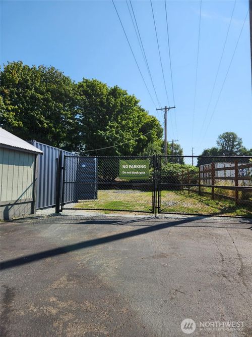 9813 Airport Way, Snohomish, WA, 98296-8205 | Card Image